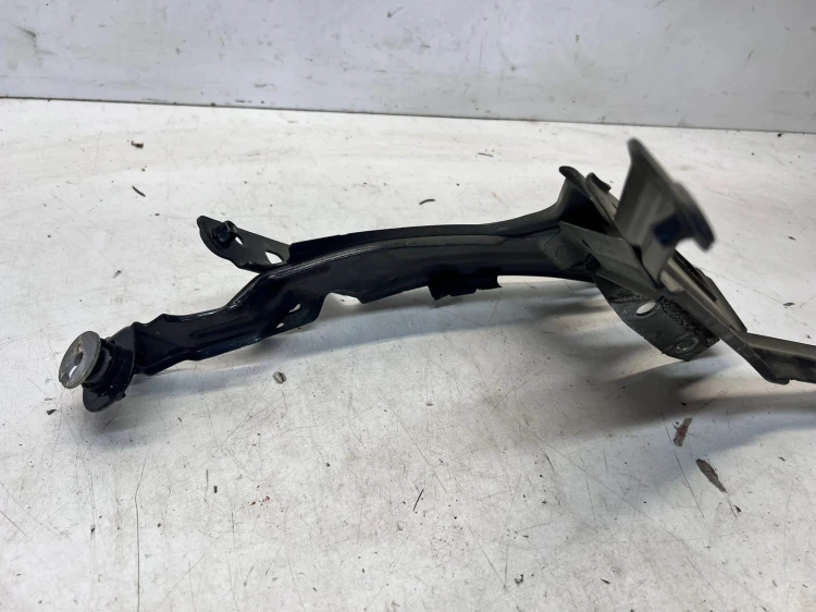 WSPORNIK MOCOWANIE BŁOTNIKA PRAWY PRZÓD AUDI A6 C8 4K0821132