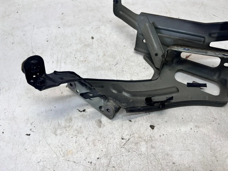 WSPORNIK MOCOWANIE BŁOTNIKA PRAWY PRZÓD AUDI A6 C8 4K0821132