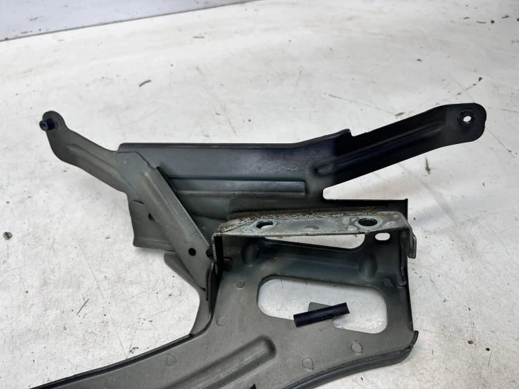 WSPORNIK MOCOWANIE BŁOTNIKA PRAWY PRZÓD AUDI A6 C8 4K0821132