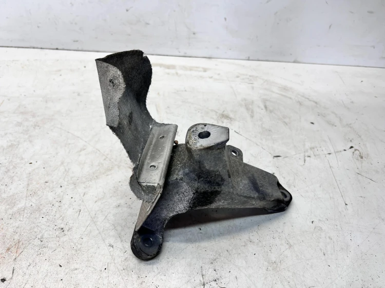 ŁAPA WSPORNIK MOCOWANIE SILNIKA PRAWE AUDI A4 B9 A5 8T Q5 8R 8K0199308BG