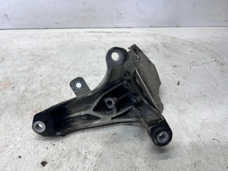 ŁAPA WSPORNIK MOCOWANIE SILNIKA PRAWE AUDI A4 B9 A5 8T Q5 8R 8K0199308BG