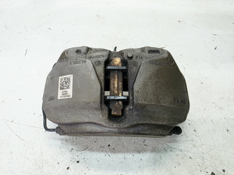 ZACISK HAMULCOWY PRAWY PRZÓD AUDI A4 B9 A5 8W 8W06DF 972