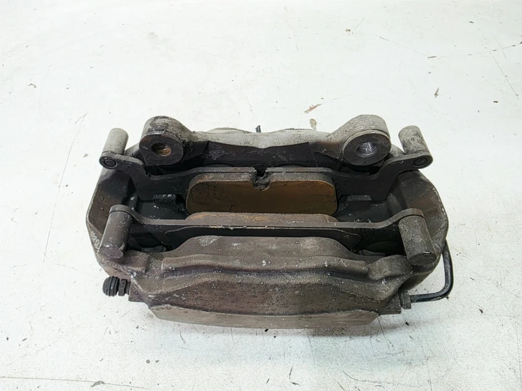 ZACISK HAMULCOWY PRAWY PRZÓD AUDI A4 B9 A5 8W 8W06DF 972