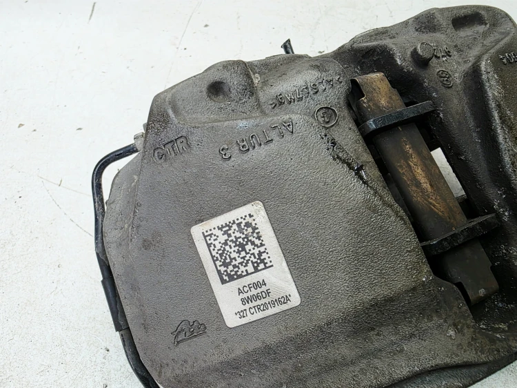 ZACISK HAMULCOWY PRAWY PRZÓD AUDI A4 B9 A5 8W 8W06DF 972