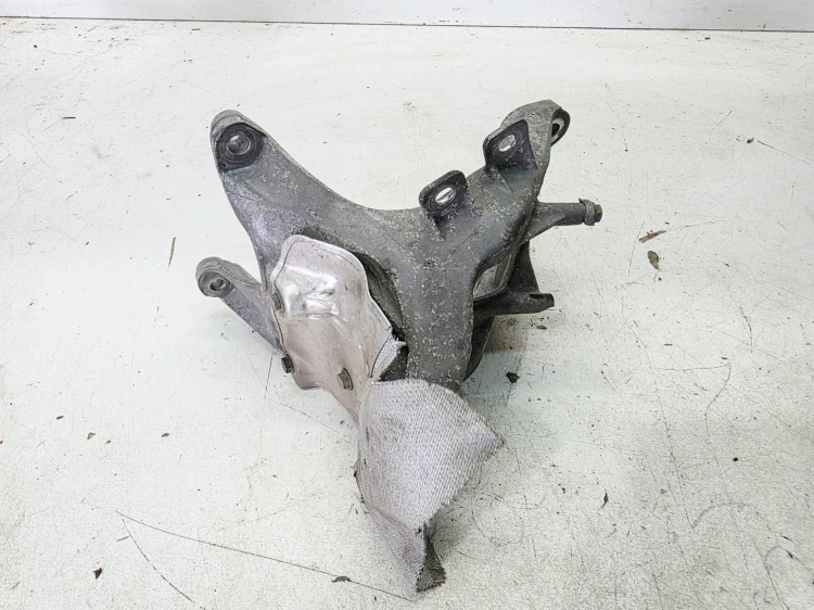 MOCOWANIE ŁAPA SILNIKA PRAWA AUDI A4 B9 A5 8W 2.0 TFSI 4M0199308BL
