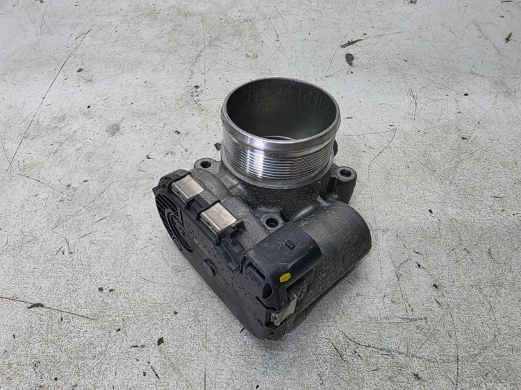 PRZEPUSTNICA AUDI A4 B9 A4 Q5 VOLKSWAGEN SEAT SKODA 2.0 TFSI 06K133062AS