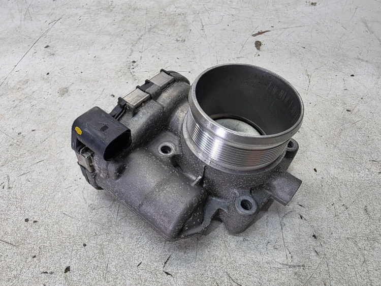 PRZEPUSTNICA AUDI A4 B9 A4 Q5 VOLKSWAGEN SEAT SKODA 2.0 TFSI 06K133062AS