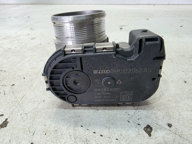 PRZEPUSTNICA AUDI A4 B9 A4 Q5 VOLKSWAGEN SEAT SKODA 2.0 TFSI 06K133062AS