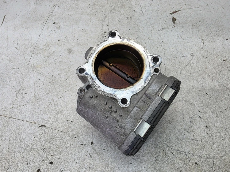 PRZEPUSTNICA AUDI A4 B9 A4 Q5 VOLKSWAGEN SEAT SKODA 2.0 TFSI 06K133062AS