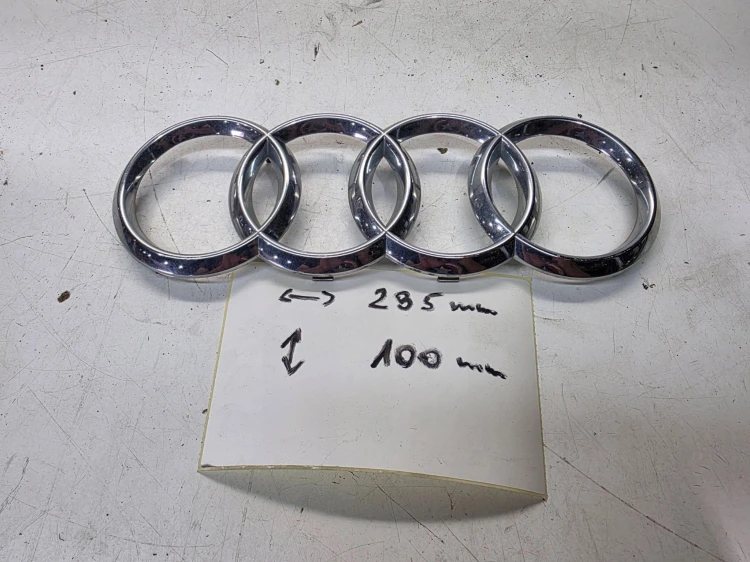 ZNACZEK EMBLEMAT Z ATRAPY PRZÓD GRILLA AUDI Q3 8U A8 4H0853605B 285MMX100MM