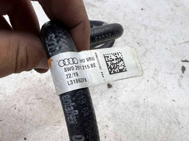 PRZEWÓD PRZEWODY PALIWA AUDI A4 B9 A5 8W 2.0 TFSI 8W0201215BE 06L133986AA