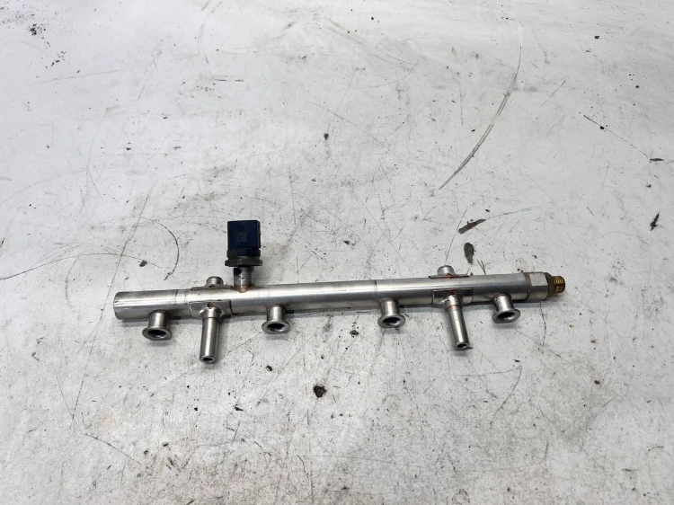 LISTWA WTRYSKOWA AUDI VOLKSWAGEN SEAT SKODA 2.0 TFSI TSI 06K133317AB