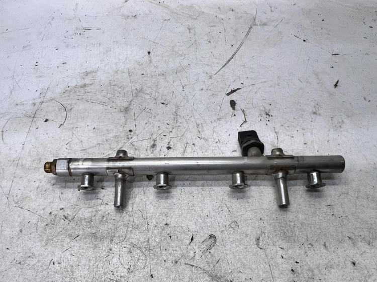 LISTWA WTRYSKOWA AUDI VOLKSWAGEN SEAT SKODA 2.0 TFSI TSI 06K133317AB