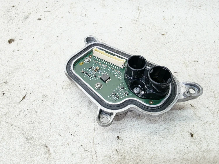 DIODA ŚWIETLNA Z RADIATOREM LED LEWA AUDI A5 8W 1408000239 8W6998473C