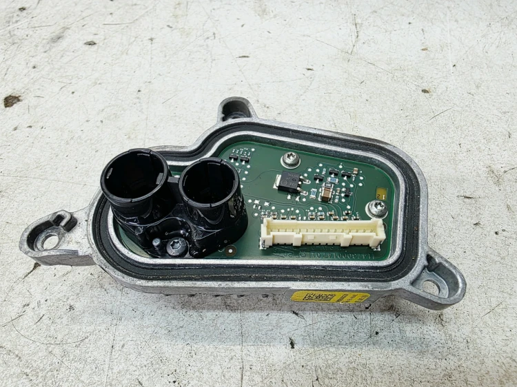 DIODA ŚWIETLNA Z RADIATOREM LED LEWA AUDI A5 8W 1408000239 8W6998473C