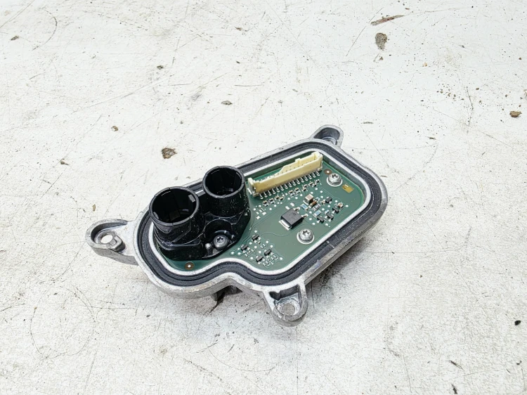 DIODA ŚWIETLNA Z RADIATOREM LED PRAWA AUDI A5 8W 1408000240 8W6998474C