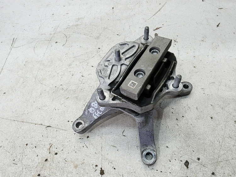ŁAPA MOCOWANIE PODUSZKA SKRZYNI BIEGÓW AUDI A4 B9 A5 8W0399156 8W0399118Q