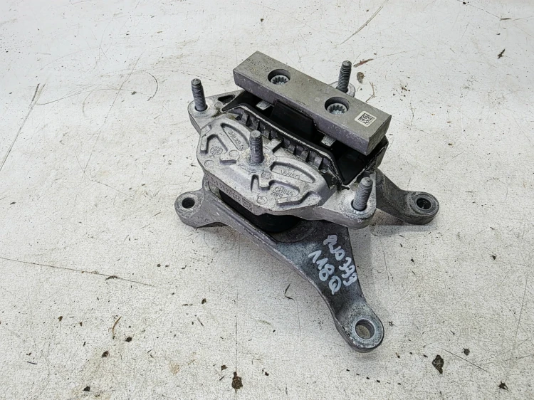 ŁAPA MOCOWANIE PODUSZKA SKRZYNI BIEGÓW AUDI A4 B9 A5 8W0399156 8W0399118Q