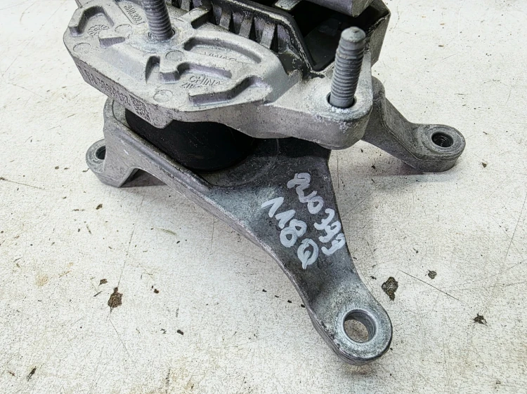 ŁAPA MOCOWANIE PODUSZKA SKRZYNI BIEGÓW AUDI A4 B9 A5 8W0399156 8W0399118Q