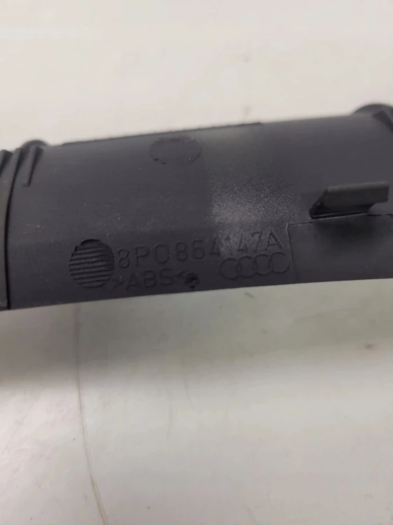 ZAŚLEPKA POPIELNICZKI PRZÓD AUDI A3 8P 8P0864147A