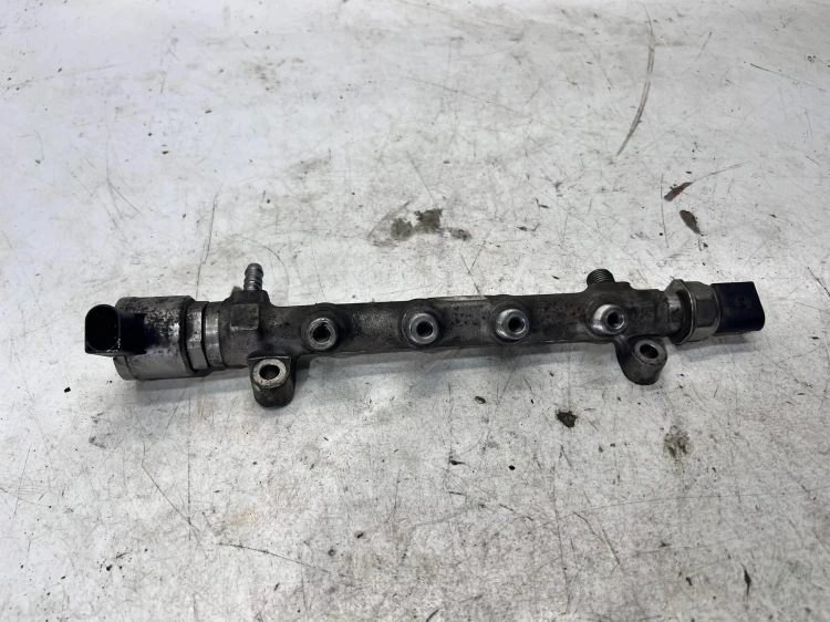 LISTWA WTRYSKOWA AUDI VOLKSWAGEN SEAT SKODA 2.0 TDI 04L130089G 04L906054