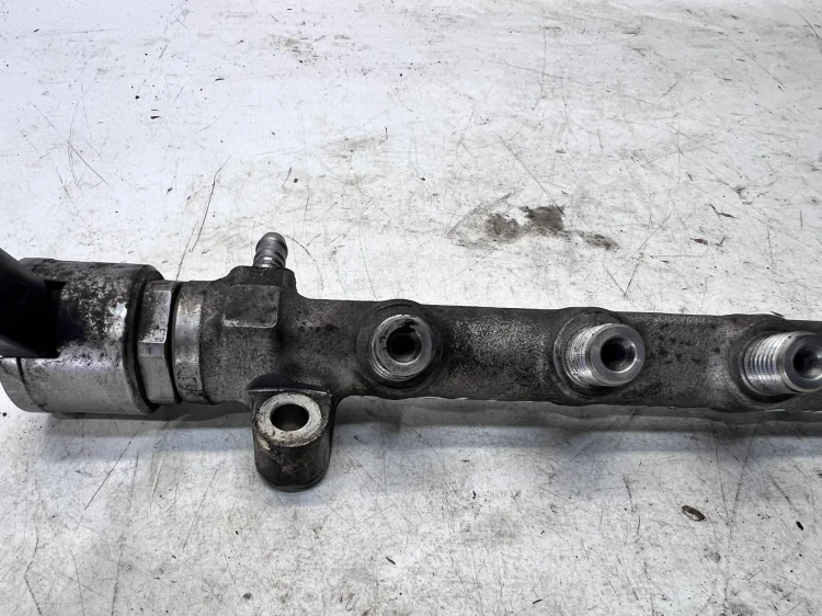 LISTWA WTRYSKOWA AUDI VOLKSWAGEN SEAT SKODA 2.0 TDI 04L130089G 04L906054