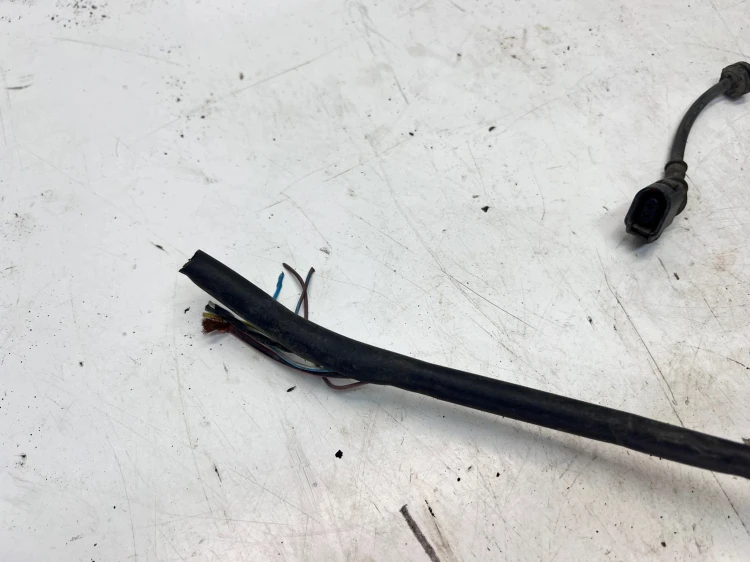 WIĄZKA ZACISKU KOŁA LEWY TYŁ AUDI A6 C6 4F0972253R