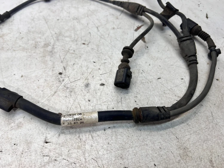WIĄZKA ZACISKU KOŁA LEWY TYŁ AUDI A6 C6 4F0972253R