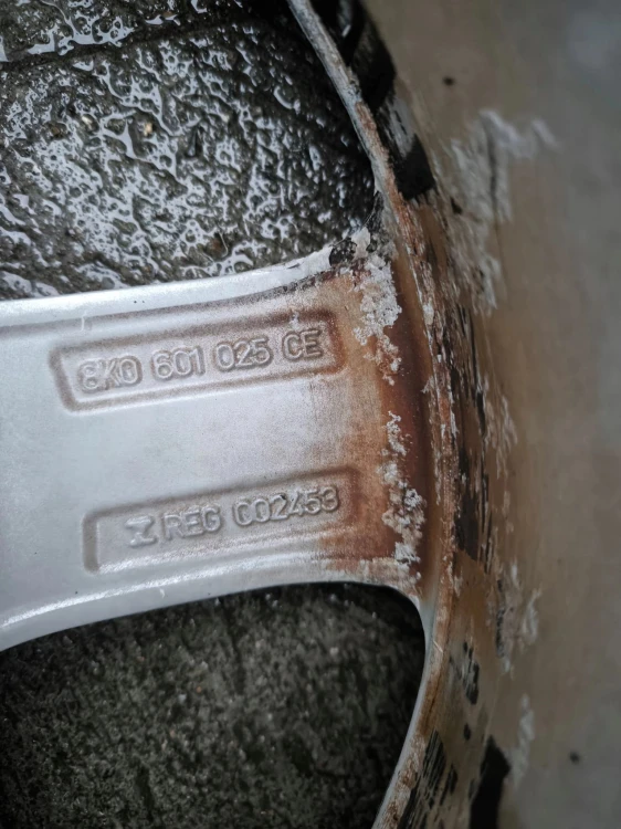FELGA ALUMINIOWA AUDI VW SEAT SKODA 7.5J R17 ET45 8K0601025CE Z*49* OK