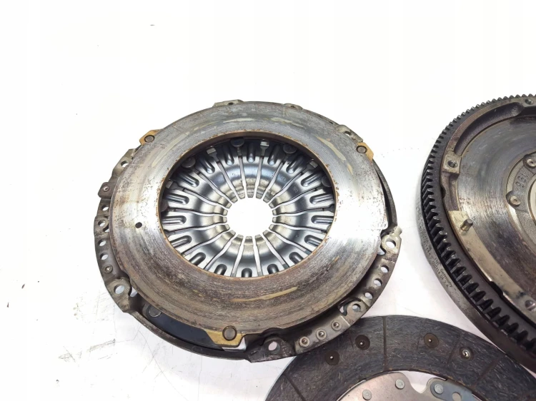 KOŁO DWUMASOWE DWUMAS AUDI VOLKSWAGEN SEAT SKODA 1.6 TDI 03L105266BT