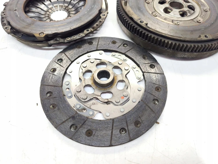 KOŁO DWUMASOWE DWUMAS AUDI VOLKSWAGEN SEAT SKODA 1.6 TDI 03L105266BT