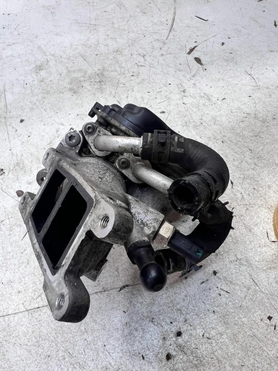 PRZEPUSTNICA KLAPA GASZĄCA AUDI A3 8V VW SEAT SKODA 2.0 TDI 04L128063AA