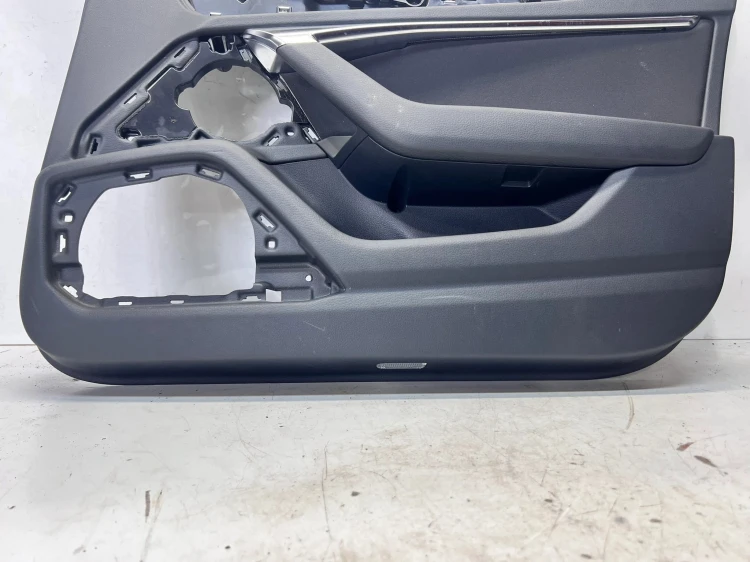 BOCZEK DRZWI PRAWY PRZÓD AUDI A6 C8 4K1867106B QQ2