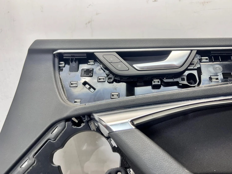 BOCZEK DRZWI PRAWY PRZÓD AUDI A6 C8 4K1867106B QQ2