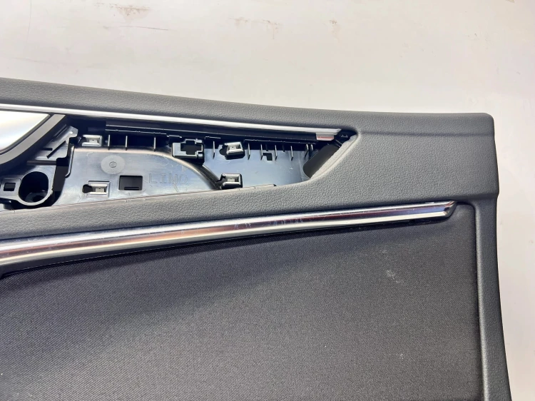 BOCZEK DRZWI PRAWY PRZÓD AUDI A6 C8 4K1867106B QQ2