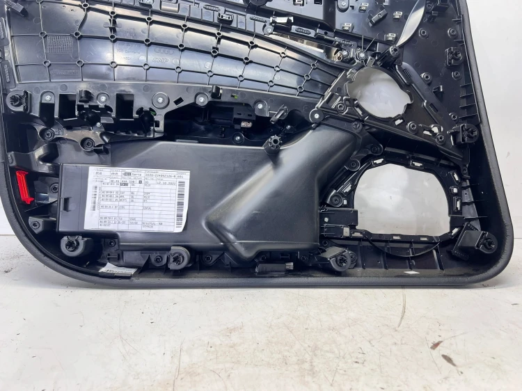 BOCZEK DRZWI PRAWY PRZÓD AUDI A6 C8 4K1867106B QQ2