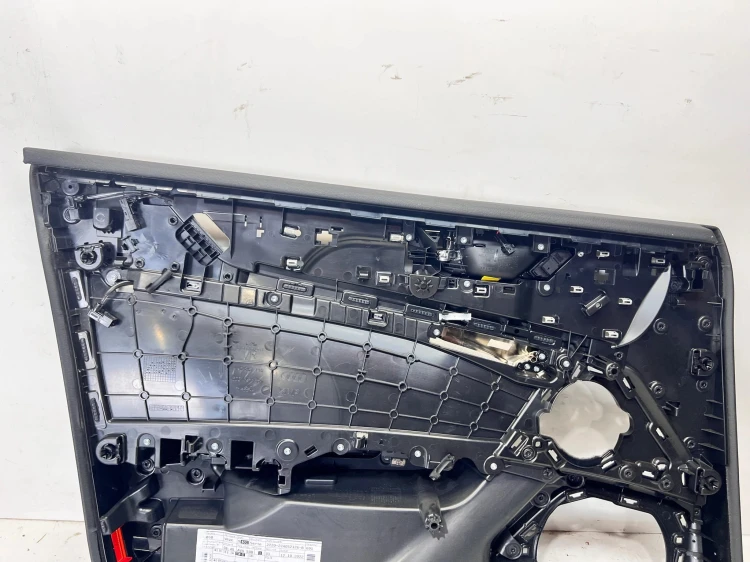 BOCZEK DRZWI PRAWY PRZÓD AUDI A6 C8 4K1867106B QQ2