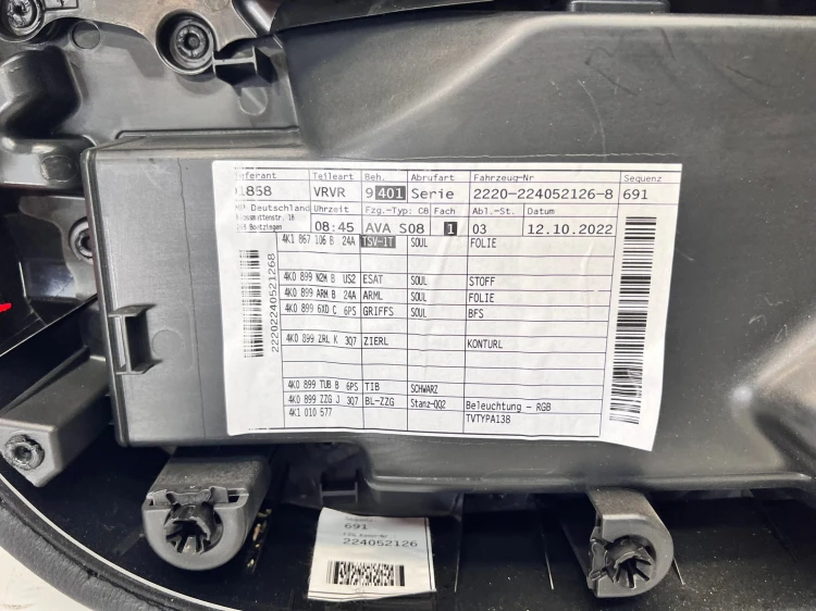 BOCZEK DRZWI PRAWY PRZÓD AUDI A6 C8 4K1867106B QQ2