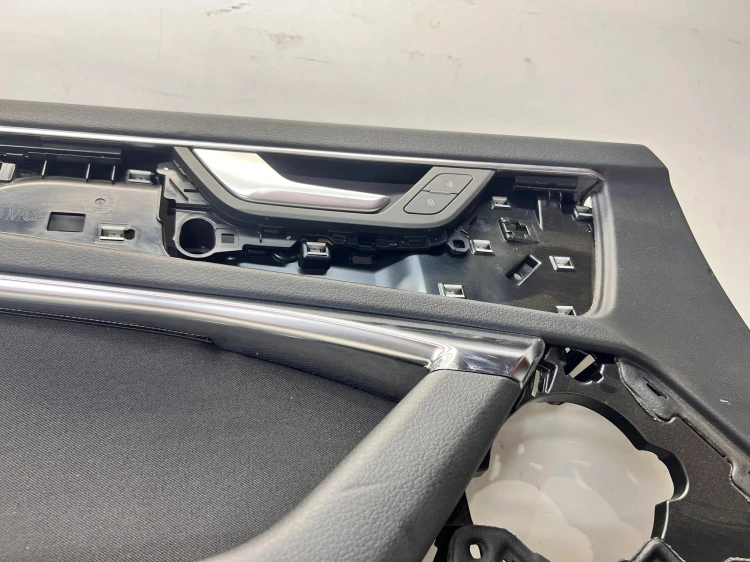 BOCZEK DRZWI LEWY PRZÓD AUDI A6 C8 4K1867105B QQ2