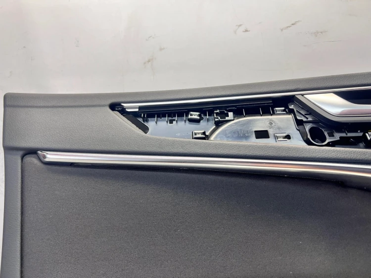 BOCZEK DRZWI LEWY PRZÓD AUDI A6 C8 4K1867105B QQ2