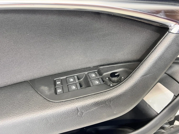 BOCZEK DRZWI LEWY PRZÓD AUDI A6 C8 4K1867105B QQ2
