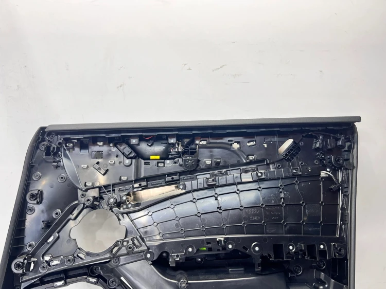 BOCZEK DRZWI LEWY PRZÓD AUDI A6 C8 4K1867105B QQ2