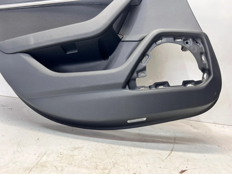 BOCZEK DRZWI LEWY TYŁ AUDI A6 C8 4K0867305E QQ2