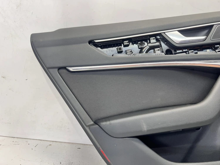 BOCZEK DRZWI LEWY TYŁ AUDI A6 C8 4K0867305E QQ2