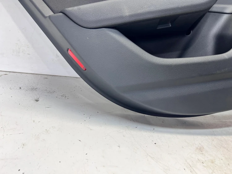 BOCZEK DRZWI LEWY TYŁ AUDI A6 C8 4K0867305E QQ2
