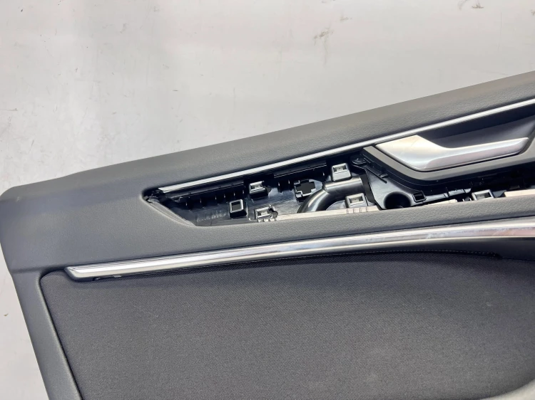 BOCZEK DRZWI LEWY TYŁ AUDI A6 C8 4K0867305E QQ2