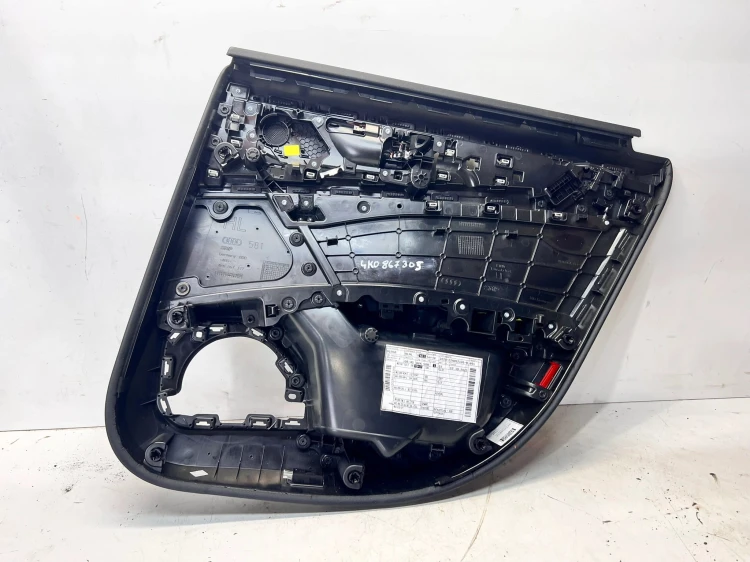 BOCZEK DRZWI LEWY TYŁ AUDI A6 C8 4K0867305E QQ2