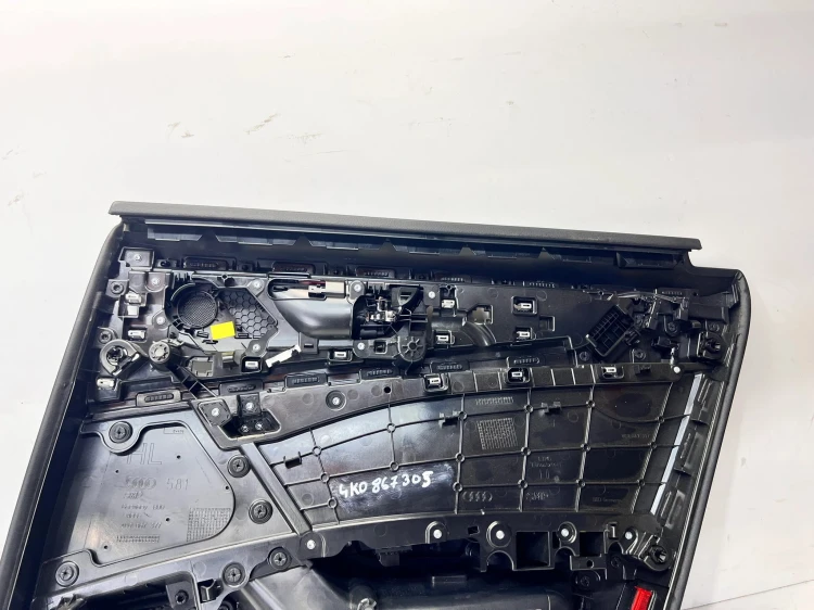 BOCZEK DRZWI LEWY TYŁ AUDI A6 C8 4K0867305E QQ2