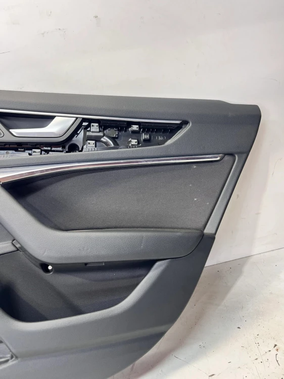 BOCZEK DRZWI PRAWY TYŁ AUDI A6 C8 4K0867306E QQ2