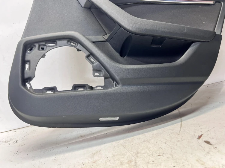 BOCZEK DRZWI PRAWY TYŁ AUDI A6 C8 4K0867306E QQ2
